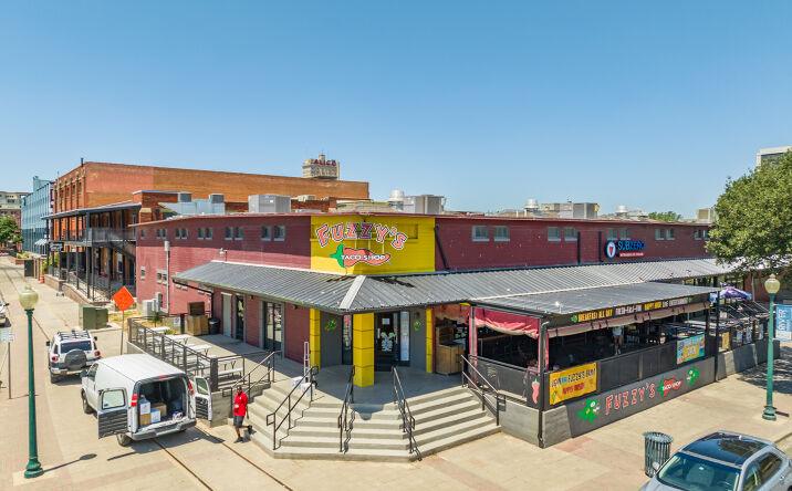 Pictures of Retail, Office, Restaurant property located at 215 S University Parks Dr, Waco, TX 76701 for lease - image #1