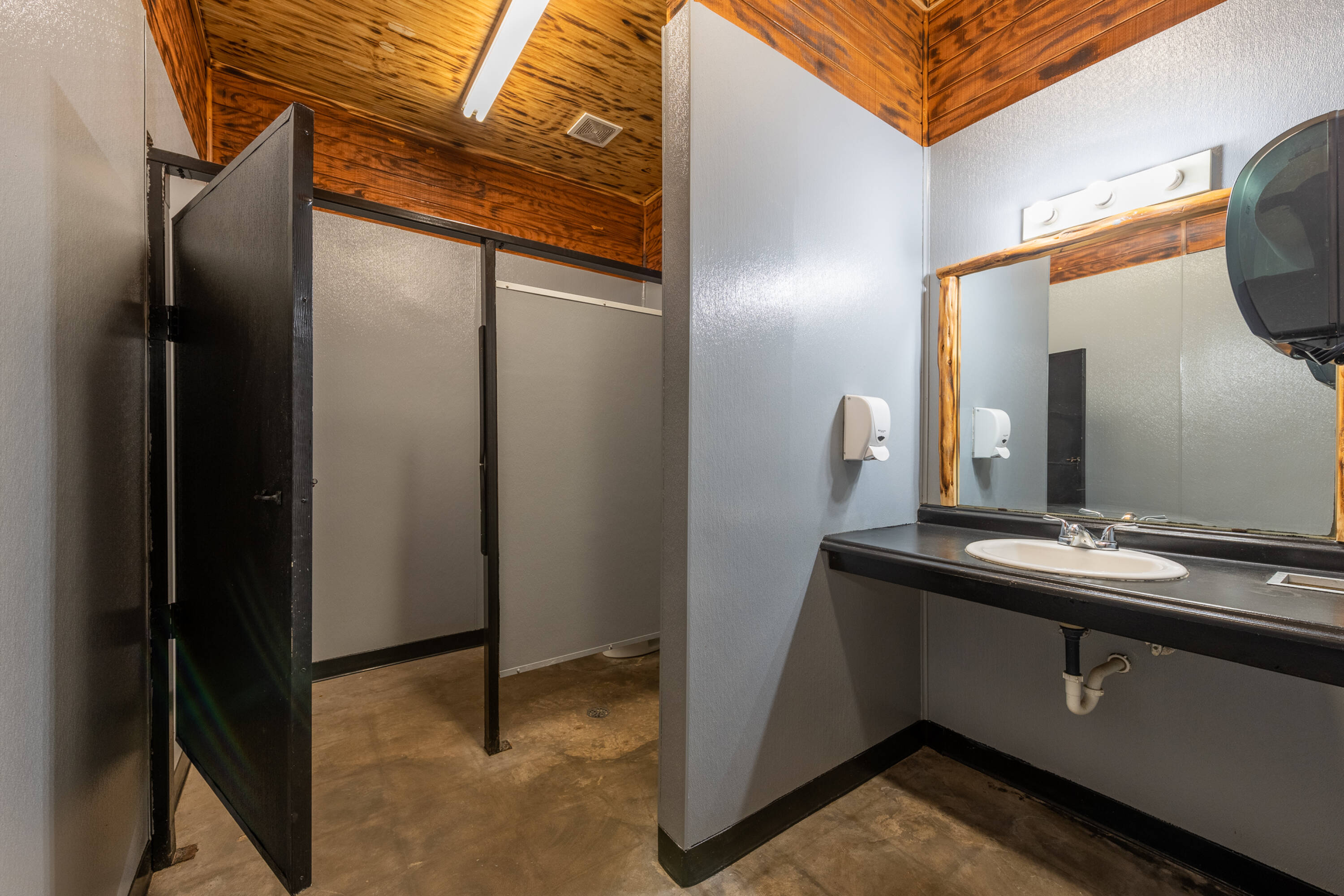 1402 Old Iowa Park Rd, Wichita Falls, TX 76306