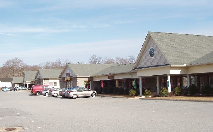 Pictures of Retail, Office property located at 1031 Norwich-New London Turnpike, Montville, CT 06382 for lease - image #1
