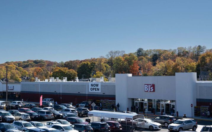 Pictures of Retail property located at 423 Tarrytown Road, White Plains, NY 10607 for sales - image #1