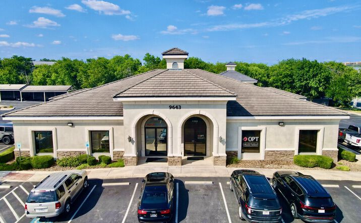 Pictures of Office property located at 9643 Huebner Rd, San Antonio, TX 78240 for lease - image #1