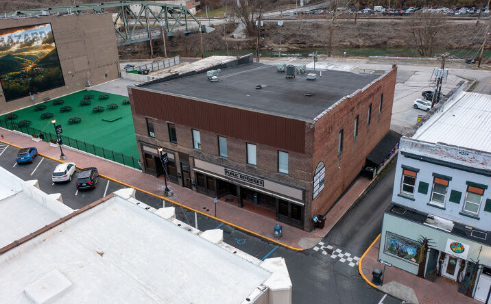 Pictures of Office property located at 470 E Main St, Hazard, KY 41701 for lease - image #1