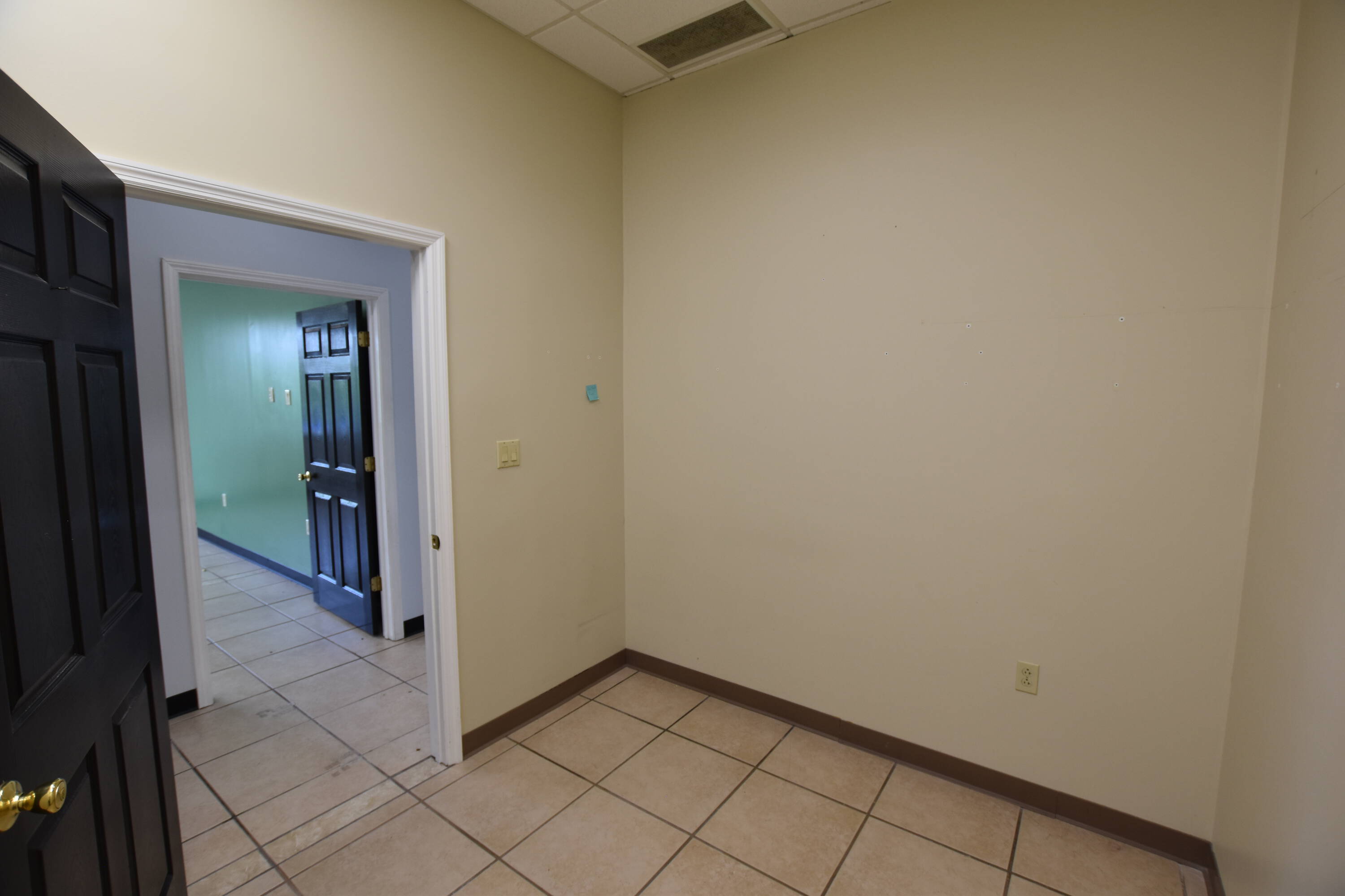 7633 E Brainerd Rd, Chattanooga, TN 37421