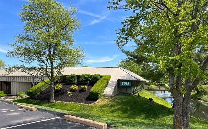 Pictures of Office property located at 1195 Corporate Lake Dr, St. Louis, MO 63132 for lease - image #1