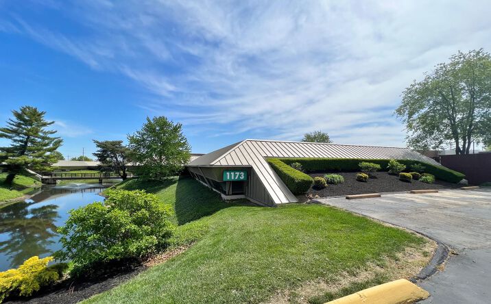 Pictures of Office property located at 1173 Corporate Lake Dr, St. Louis, MO 63132 for lease - image #1