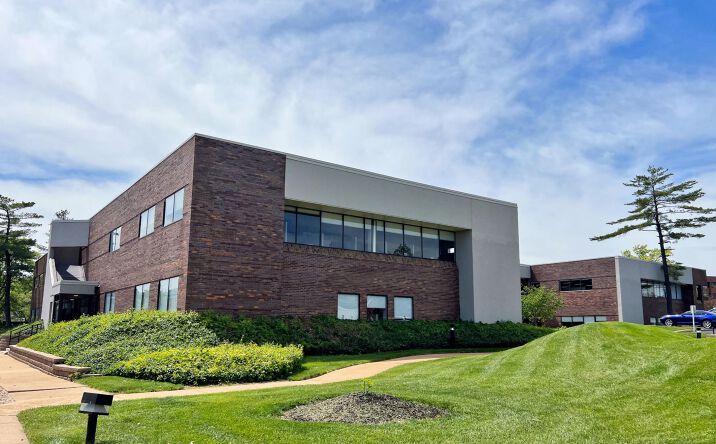 Pictures of Office property located at 1145 Corporate Lake Dr, St. Louis, MO 63132 for sales - image #1