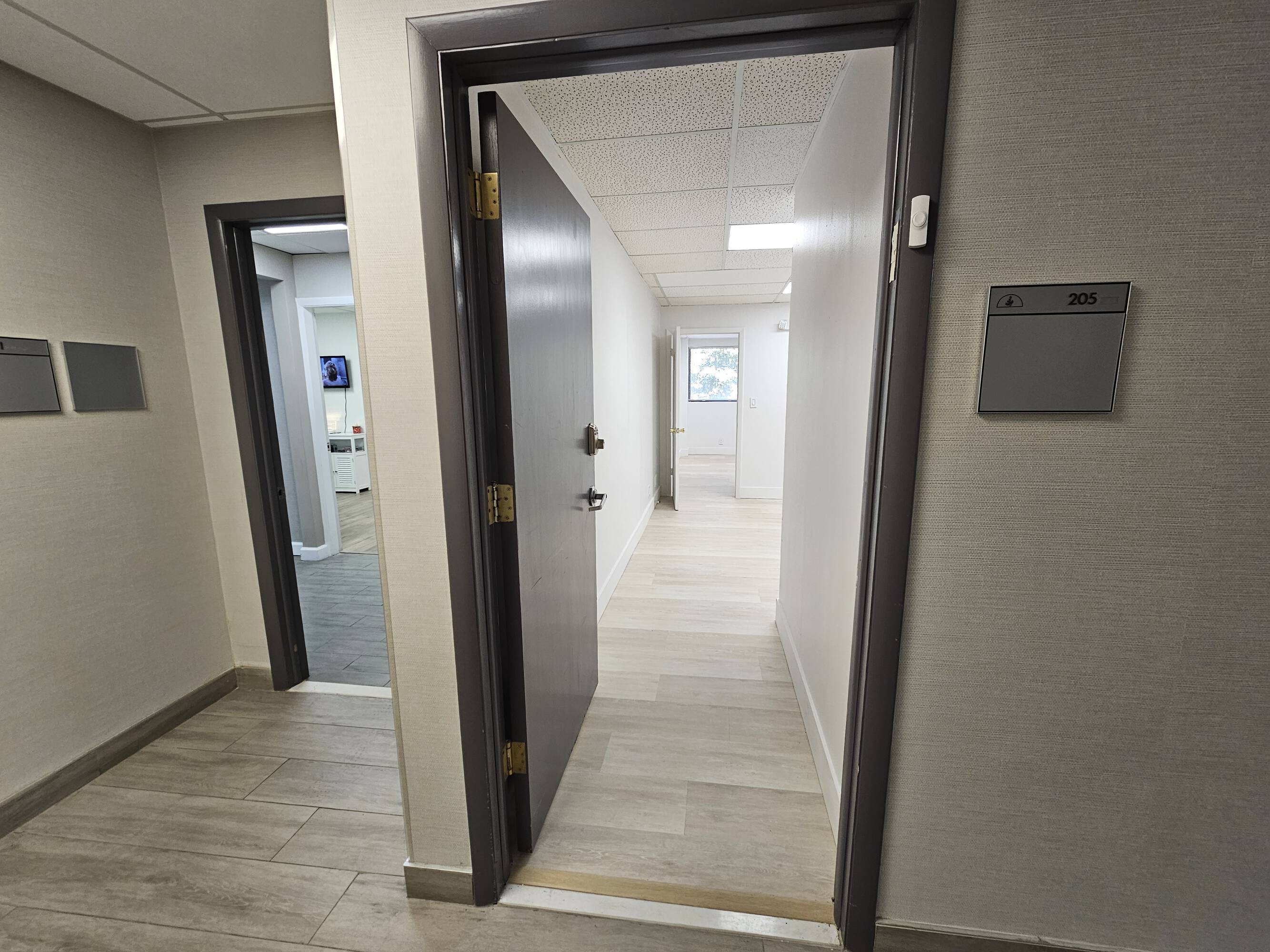 2439385