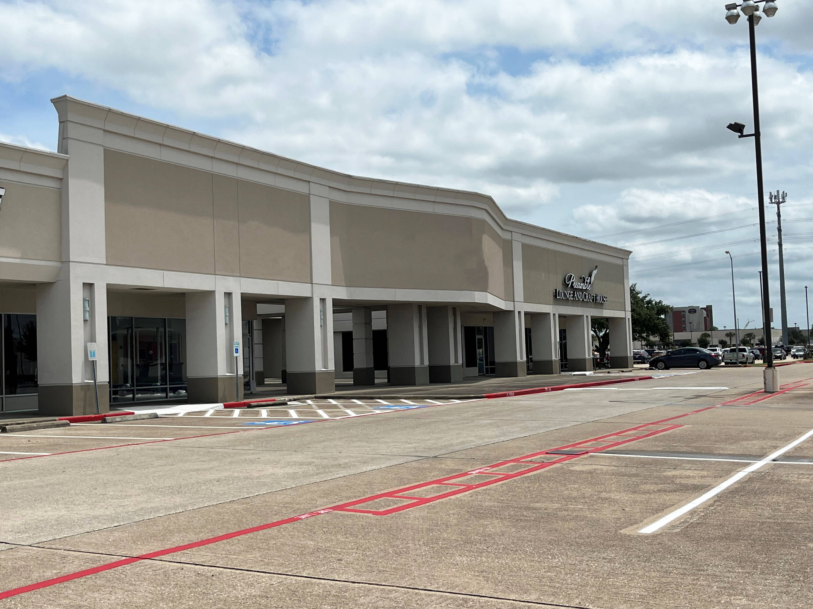 20801 Gulf Fwy, Webster, TX 77598