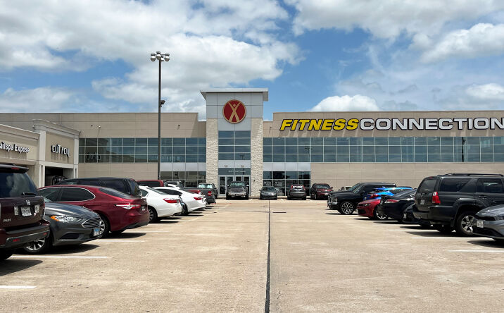 Pictures of Retail property located at 20801 Gulf Fwy, Webster, TX 77598 for lease - image #1