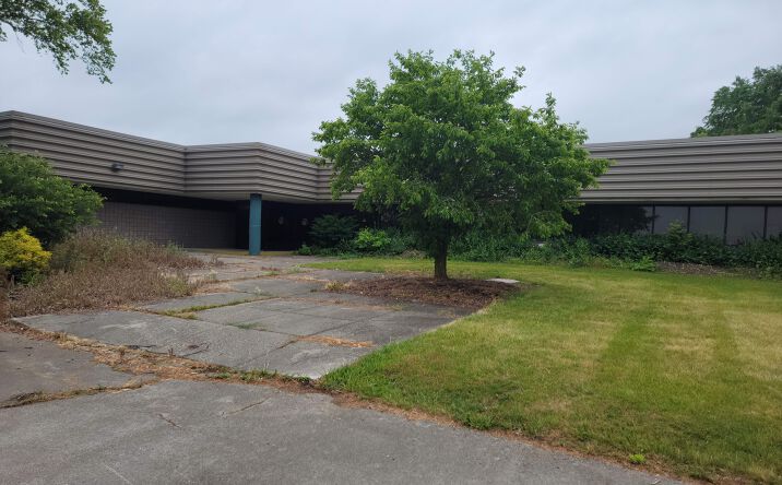 Pictures of Office property located at 917 Liechty Rd, Berne, IN 46711 for lease - image #1