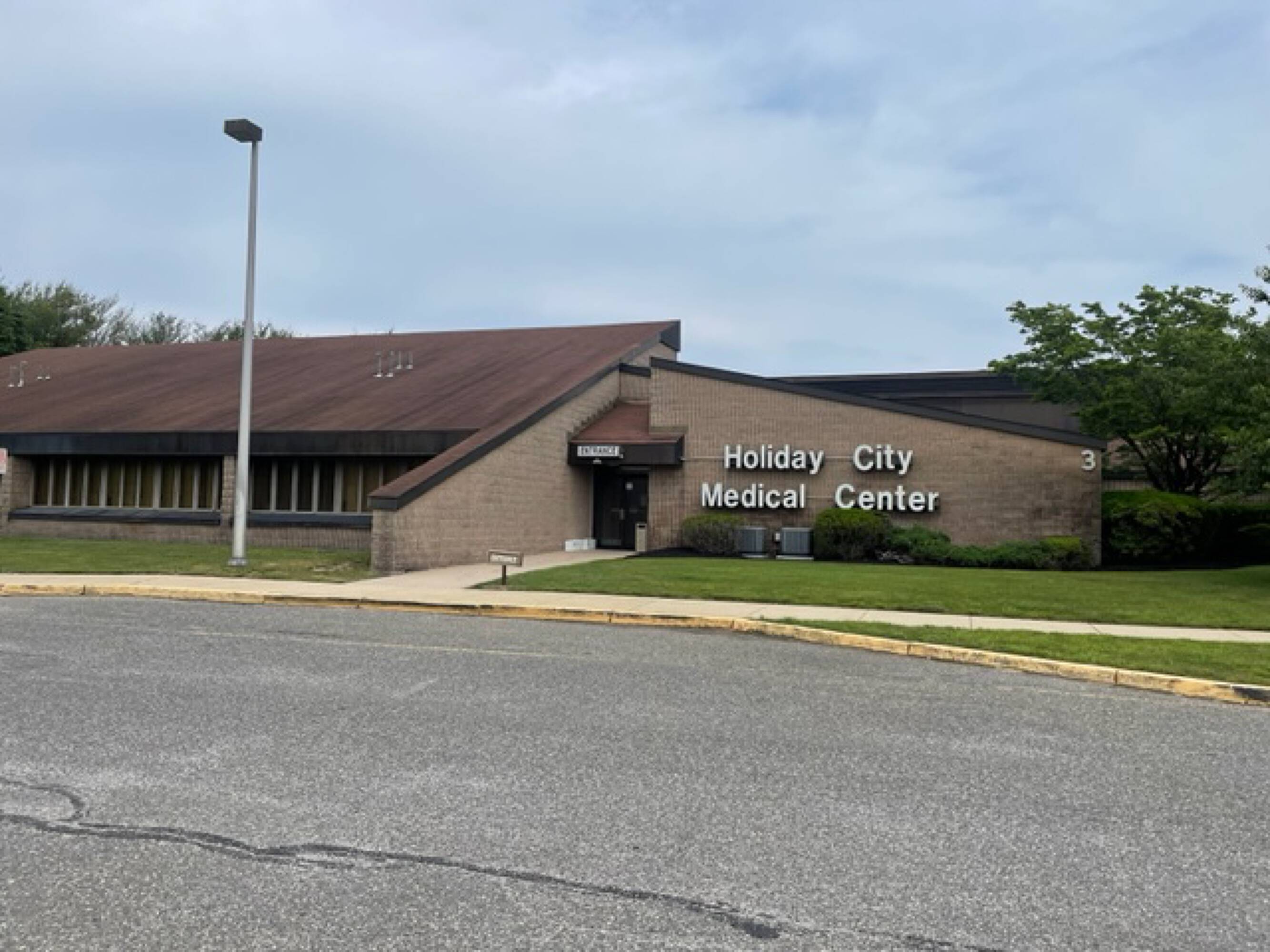 3 Plaza Dr, Toms River, NJ 08757