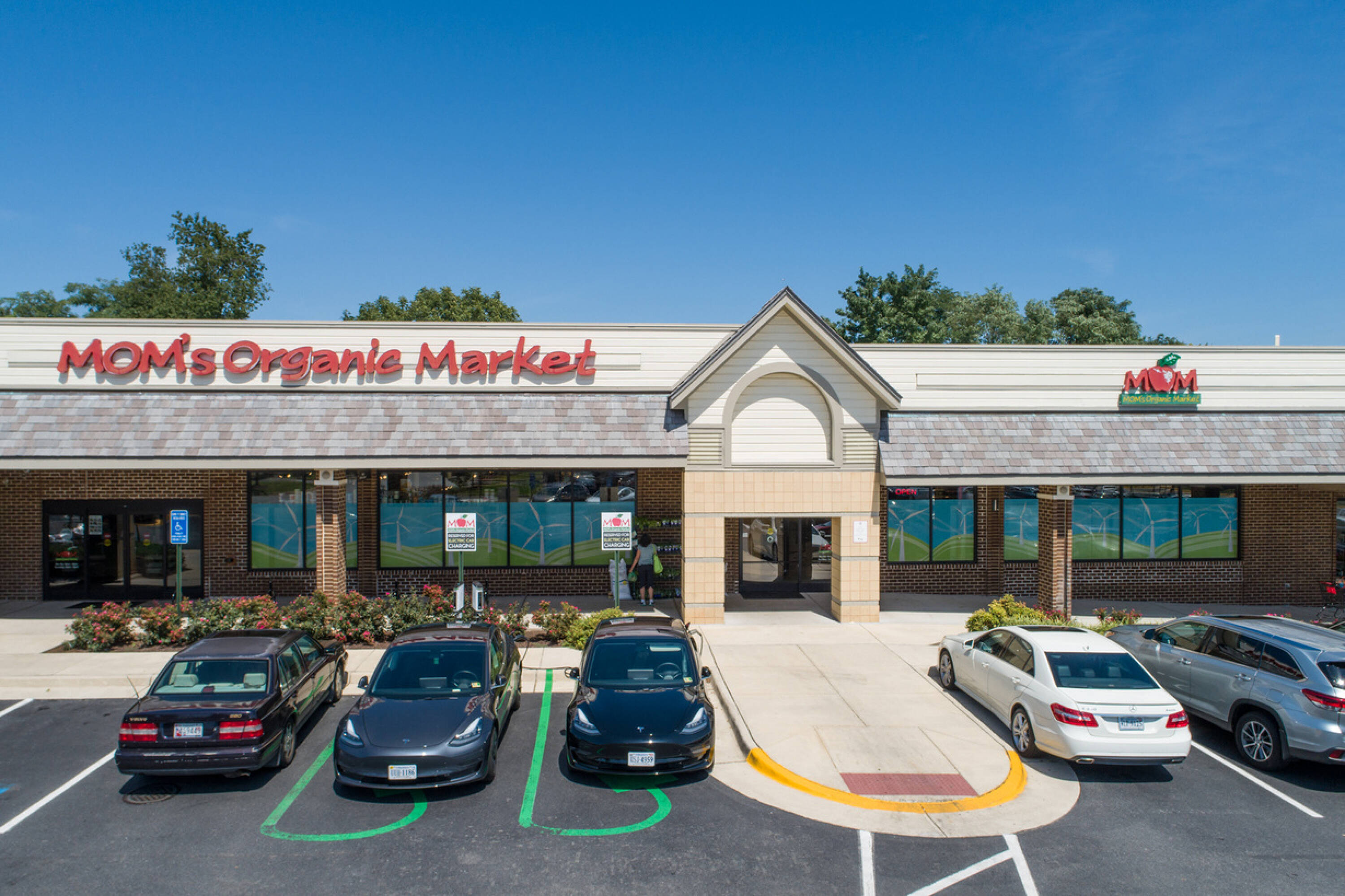 330356, 358434, 460492 Elden Street, Herndon, VA 20171 Retail