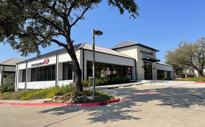 Pictures of Office property located at 513 W Oak St, Denton, TX 76201 for lease - image #1