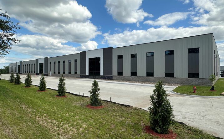 Pictures of Industrial property located at 2112 Robins Rd, Hiawatha, IA 52233 for lease - image #1