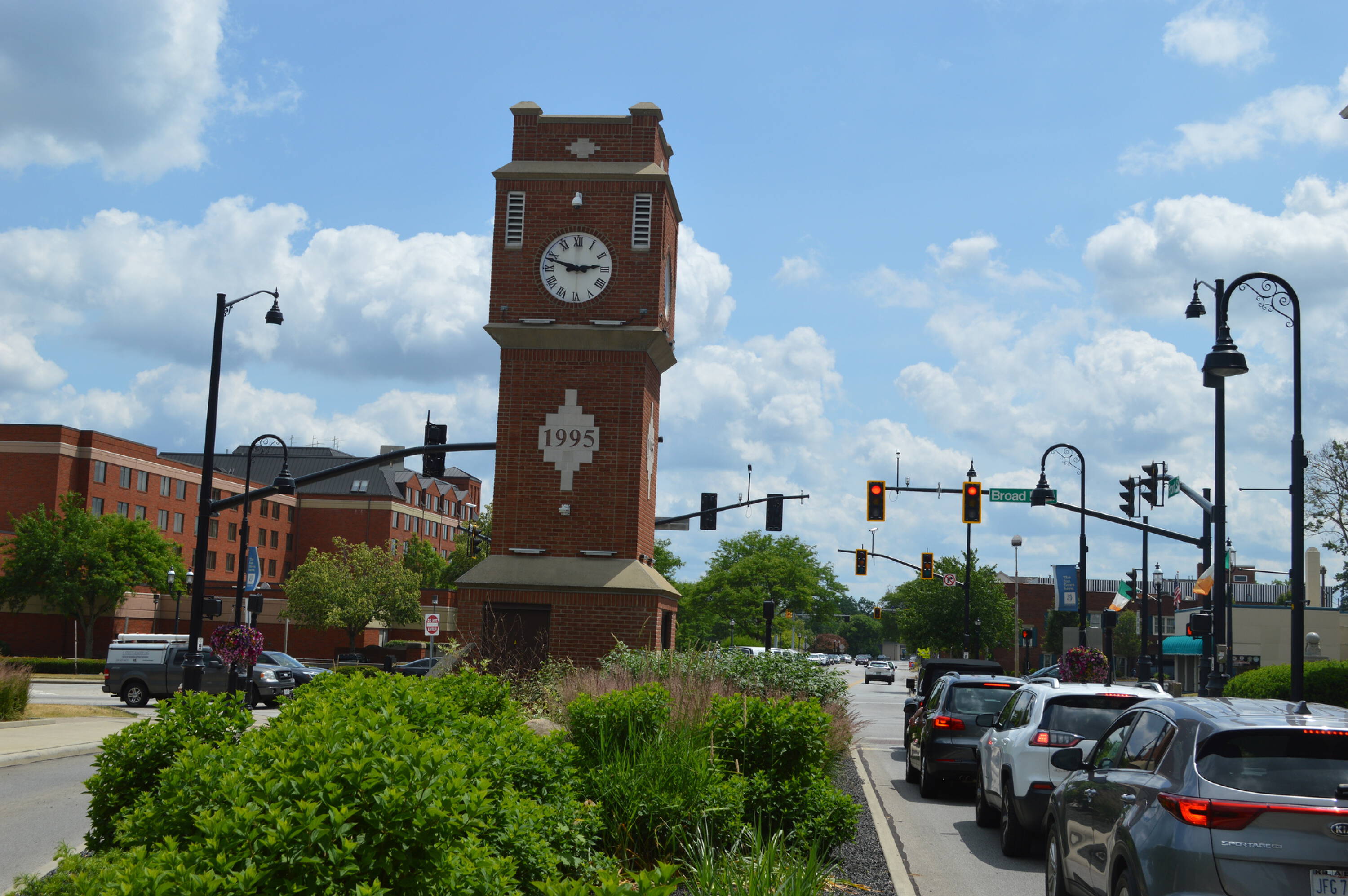 2020 Front St, Cuyahoga Falls, OH 44221