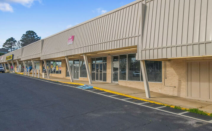 Pictures of Retail property located at 1501 S Main St, Graysville, AL 35073 for lease - image #1