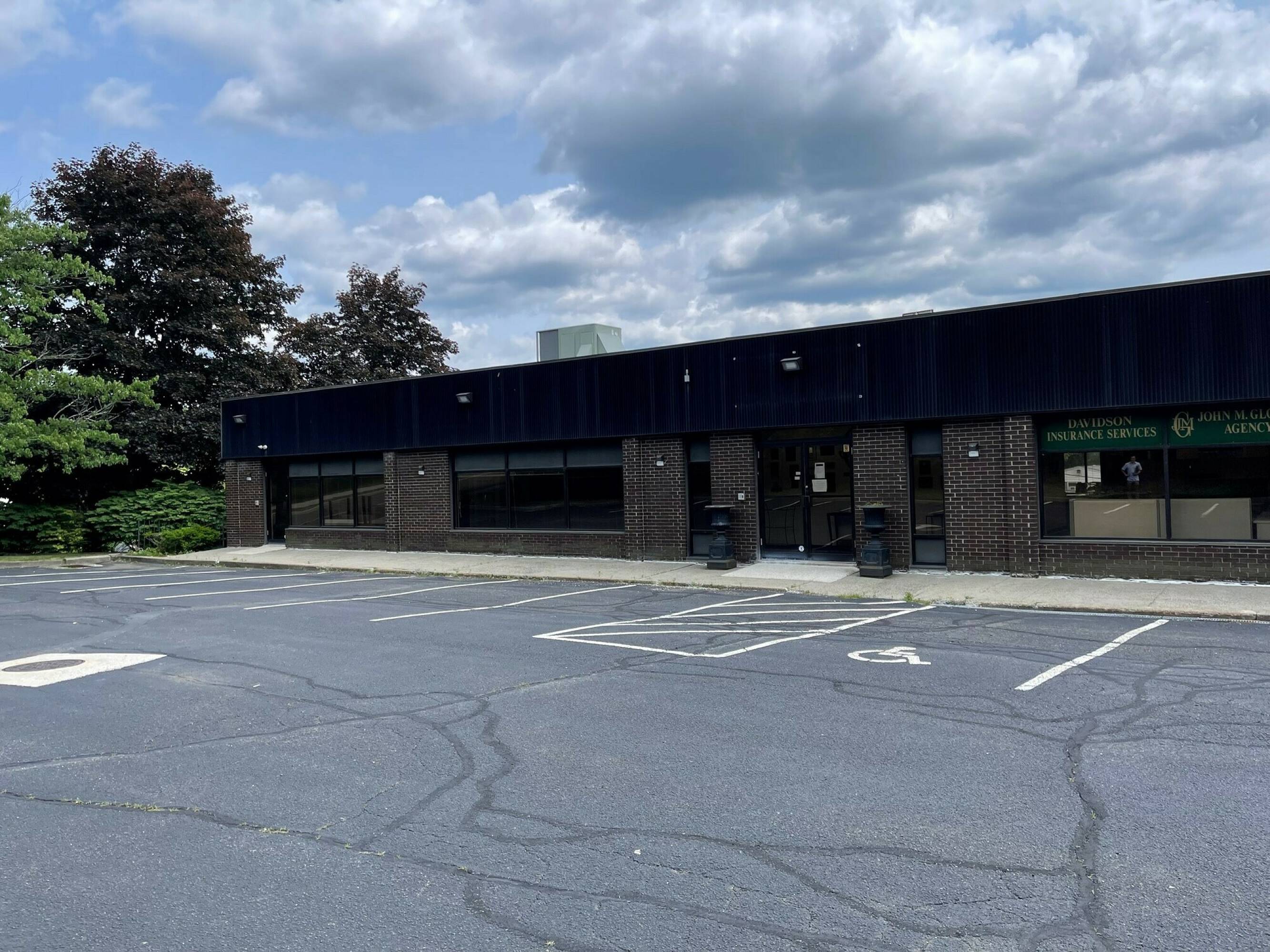 53 Lake Ave Ext, Danbury, CT 06811