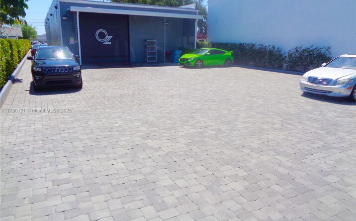 Pictures of Industrial, Retail property located at 3749 N Federal Hwy, Pompano Beach, FL 33064 for lease - image #1