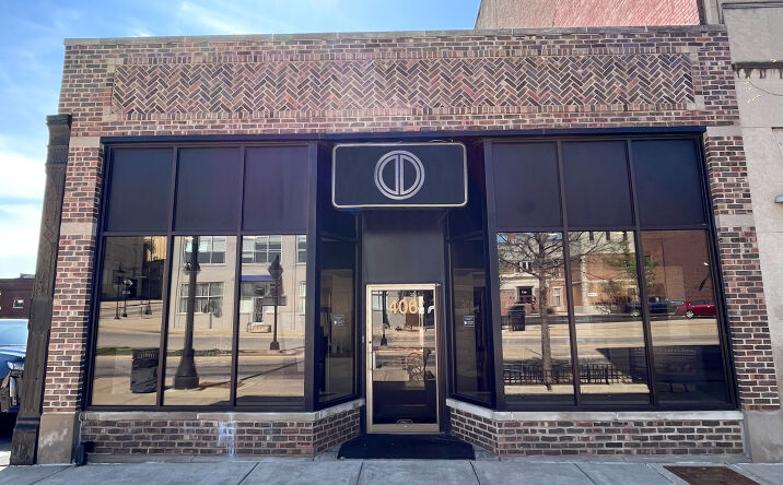 Pictures of Office, Retail, Restaurant property located at 406 SW Washington St, Peoria, IL 61602 for lease - image #1