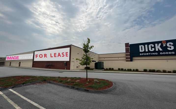 Pictures of Retail property located at 1500 S Willow St, Manchester, NH 03103 for lease - image #1