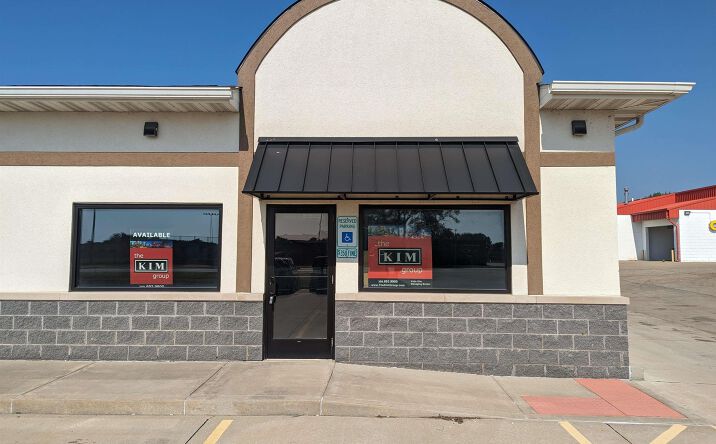 Pictures of Retail, Office, Restaurant property located at 407 S 4th St, Dunlap, IL 61525 for lease - image #1
