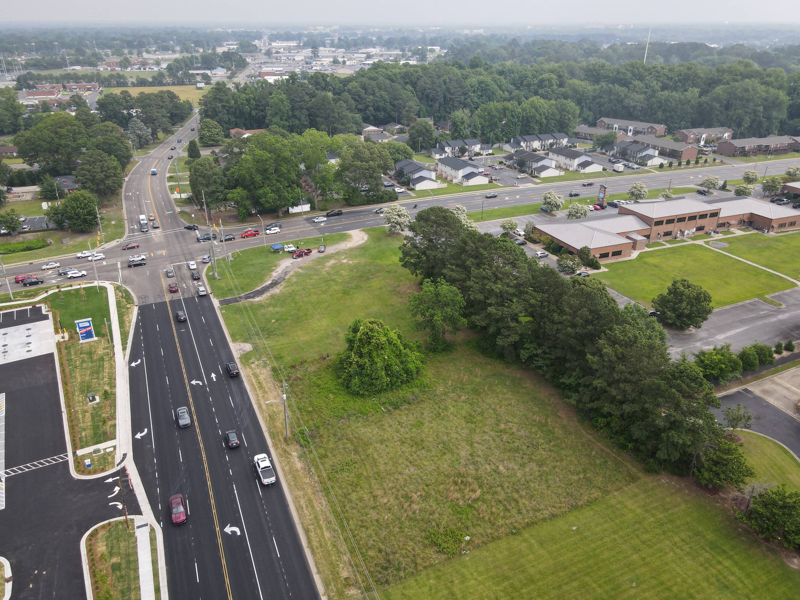 2611 Dickinson Ave, Greenville, NC 27834