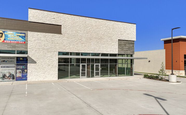 Pictures of Retail property located at 650 W Rankin Rd, Houston, TX 77014 for lease - image #1