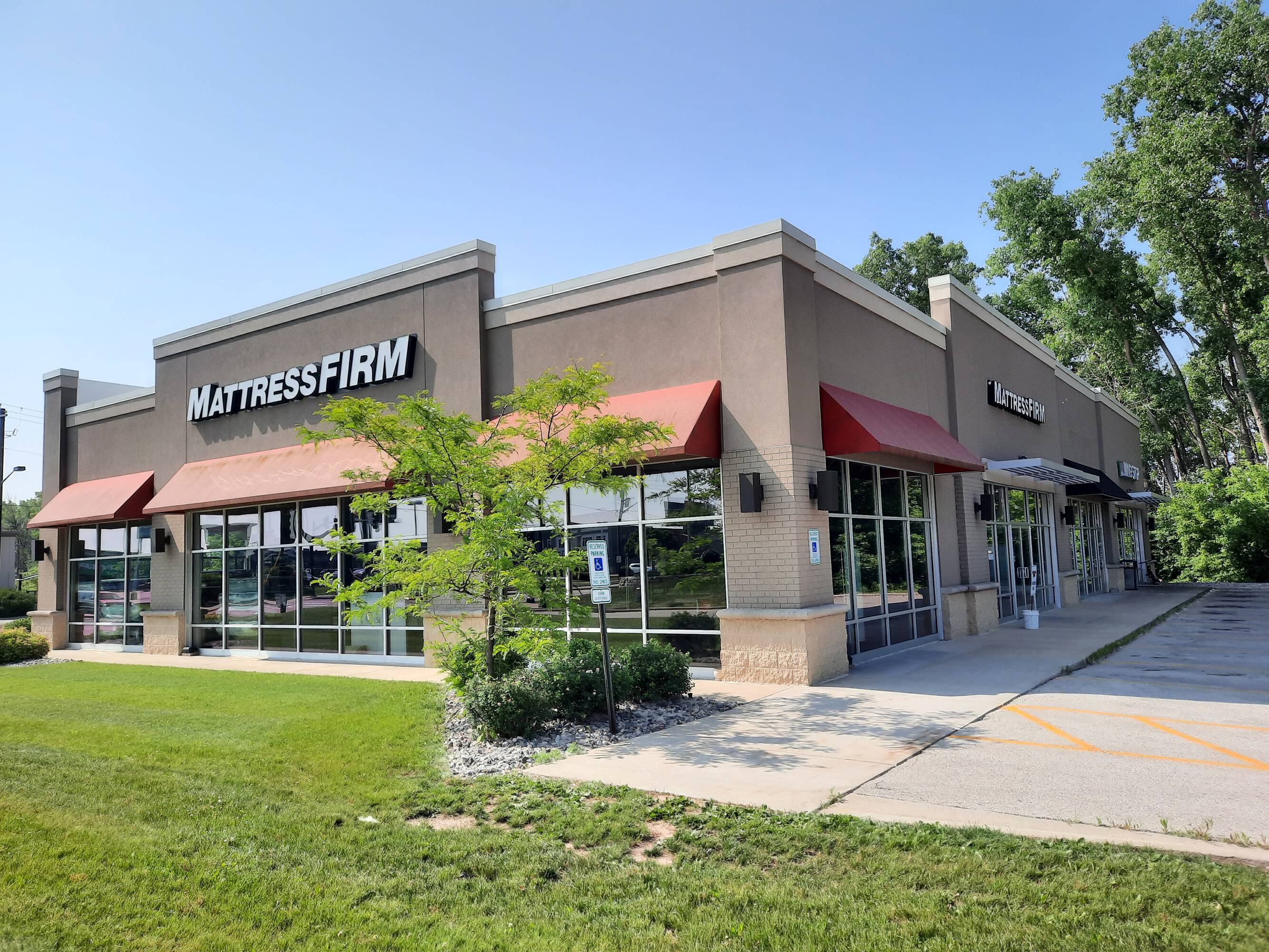 2626 S Oneida St, Green Bay, WI 54304