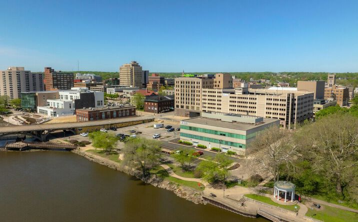 Pictures of Office property located at 100 Park Ave, Rockford, IL 61101 for lease - image #1