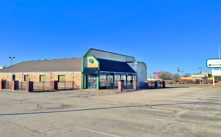 Pictures of Retail property located at 4177 Veterans Memorial Pkwy, St. Peters, MO 63376 for sales - image #1