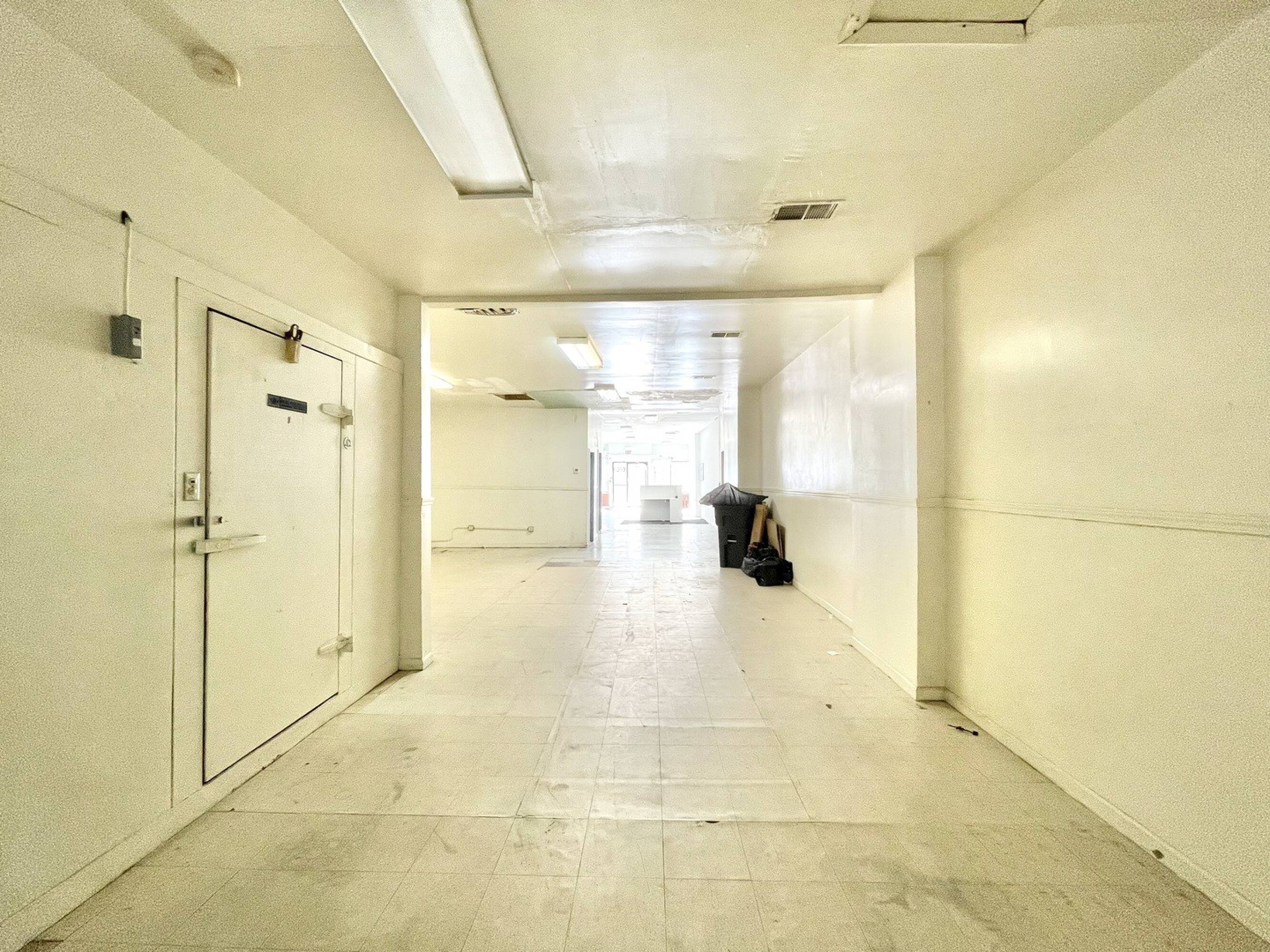 2620 W Cermak Rd, Chicago, IL 60608 Retail Space for Lease 2620 W