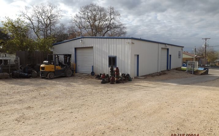 Pictures of Industrial property located at 918 3rd St, Floresville, TX 78114 for lease - image #1