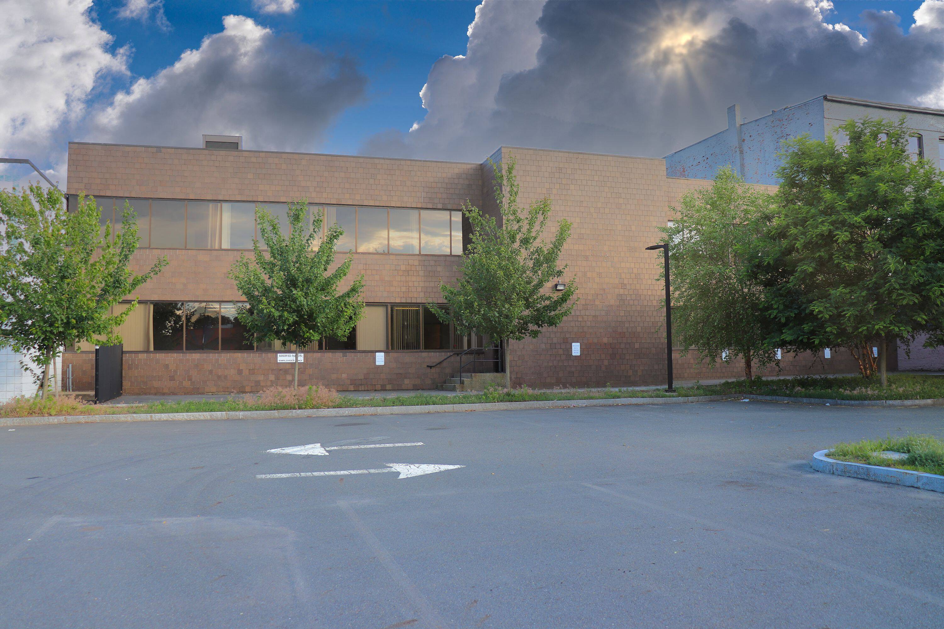 499 Essex St, Lawrence, MA 01840