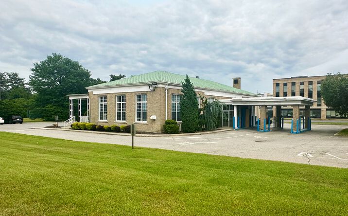 Pictures of Retail, Office property located at 450 Stewart Ave, Garden City, NY 11530 for sales - image #1