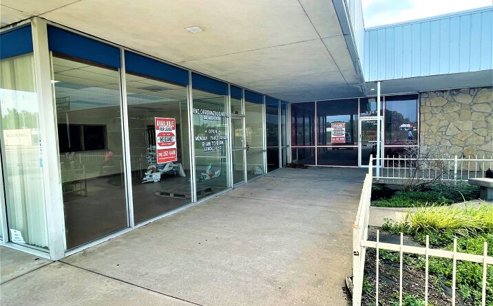 Pictures of Retail property located at 3375 E 47th St S, Wichita, KS 67216 for lease - image #1