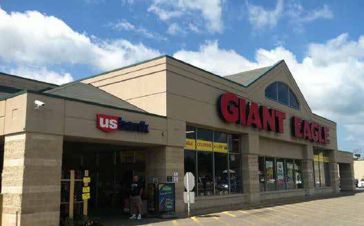 Pictures of Retail property located at 525 E Main St, Canfield, OH 44406 for lease - image #1