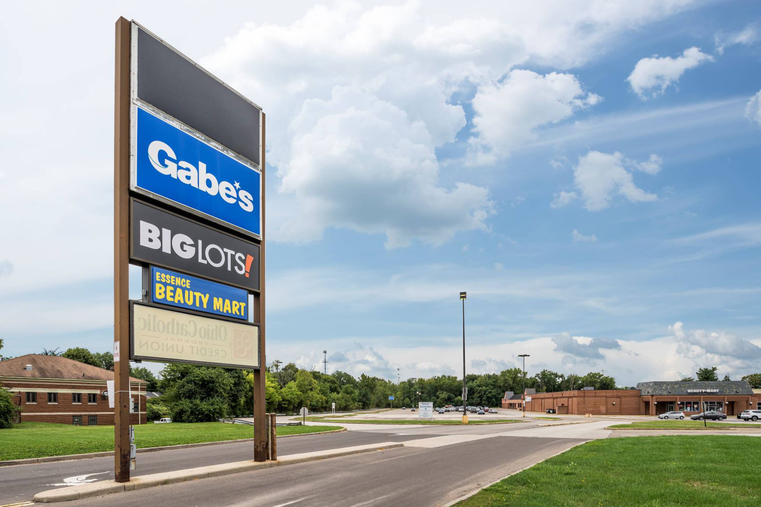 1890 W Market St, Akron, OH 44313