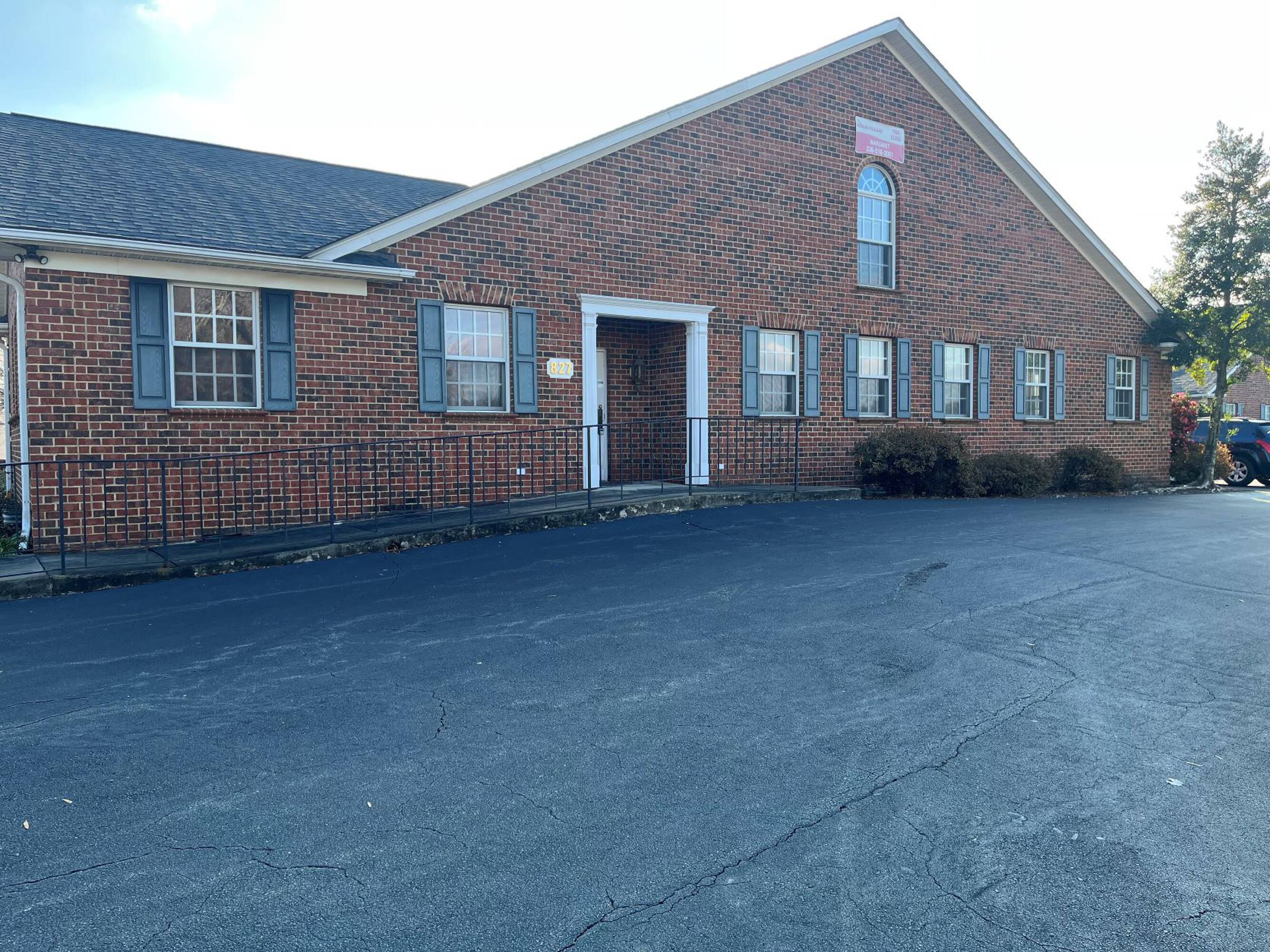 827 Heather Rd, Burlington, NC 27215