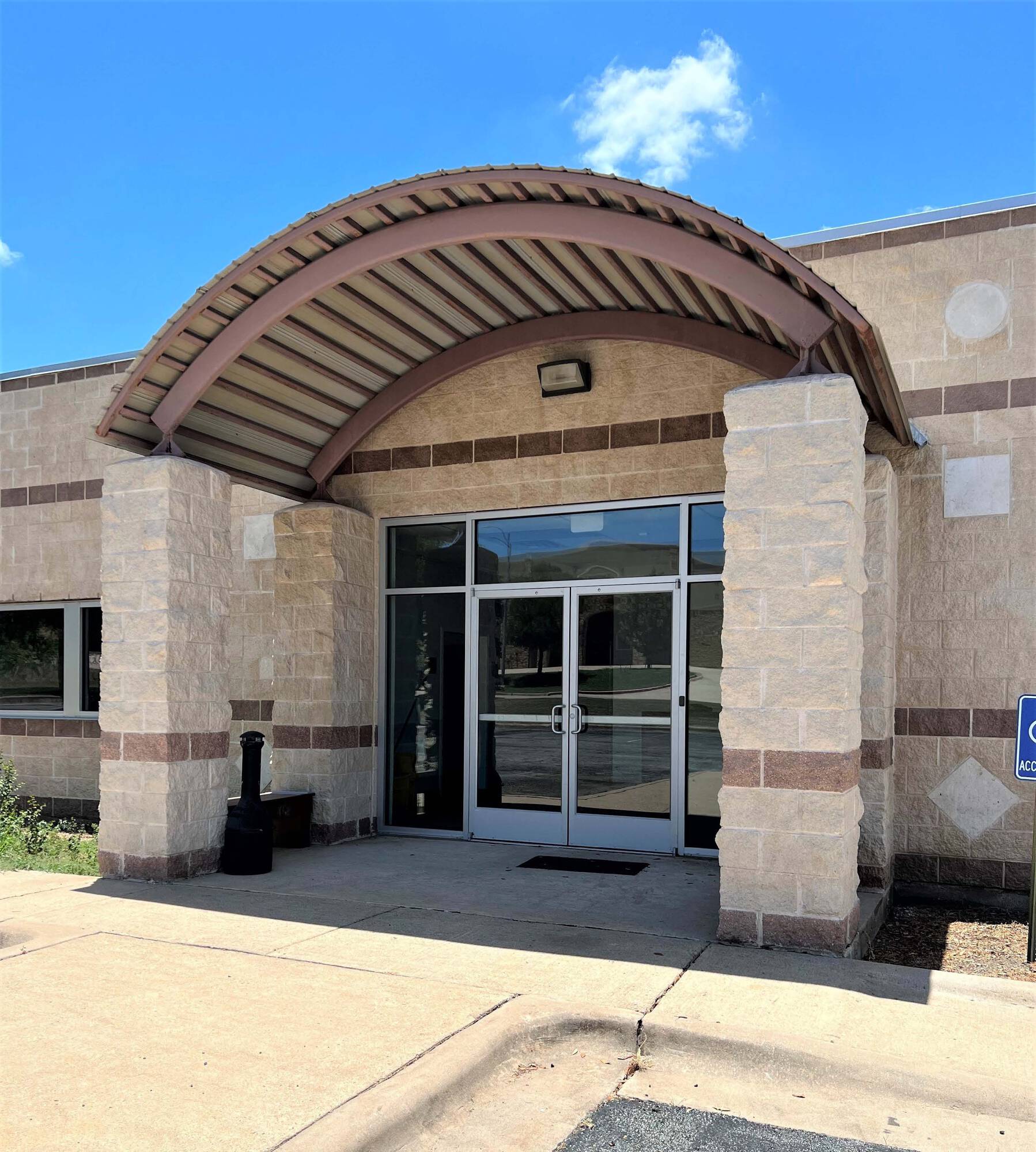 Goodwill Bastrop Texas 45 - y8x846g