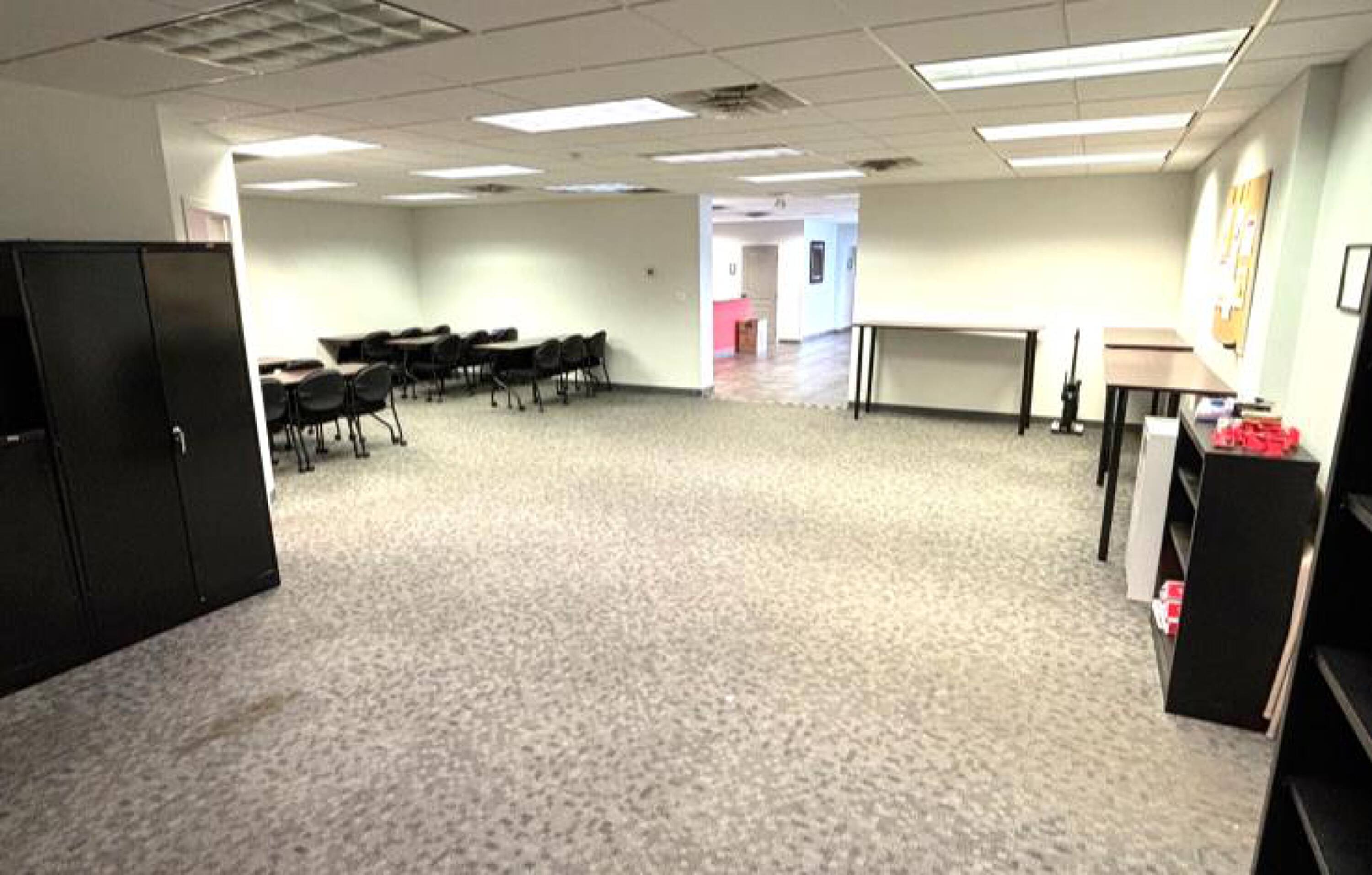 4720 Pinewood Rd, Louisville, KY 40218