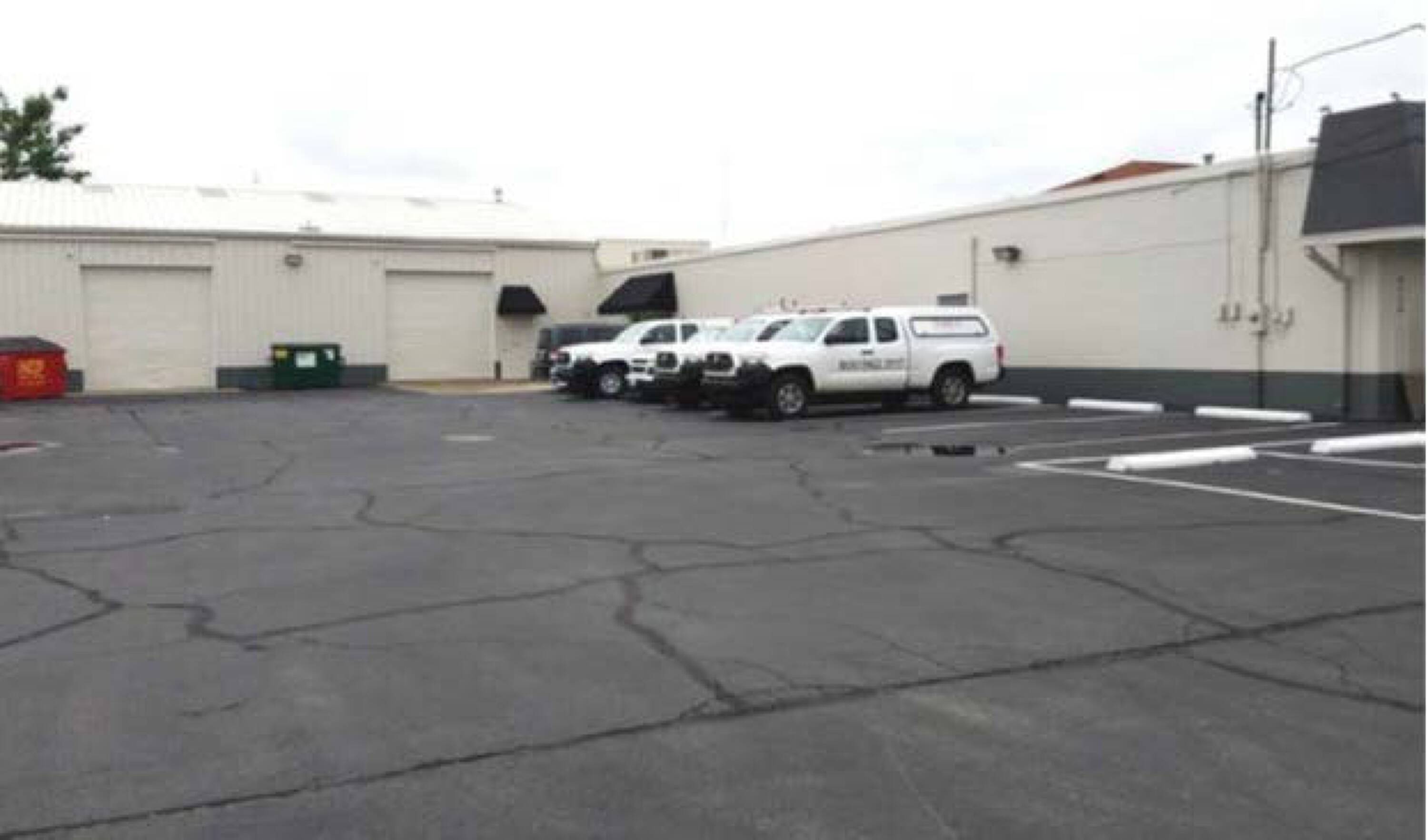 4720 Pinewood Rd, Louisville, KY 40218