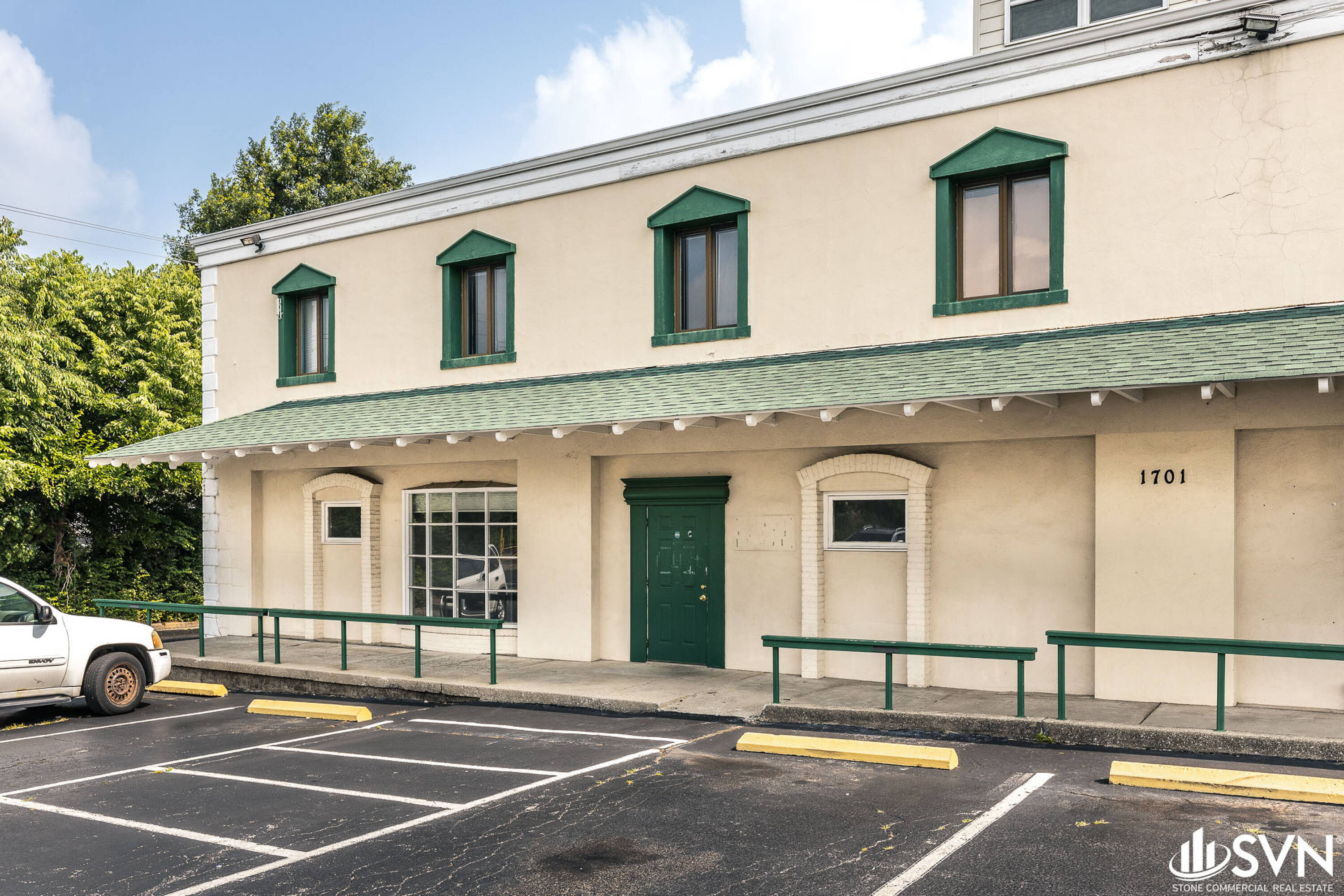 1701 Alexandria Dr, Lexington, KY 40504