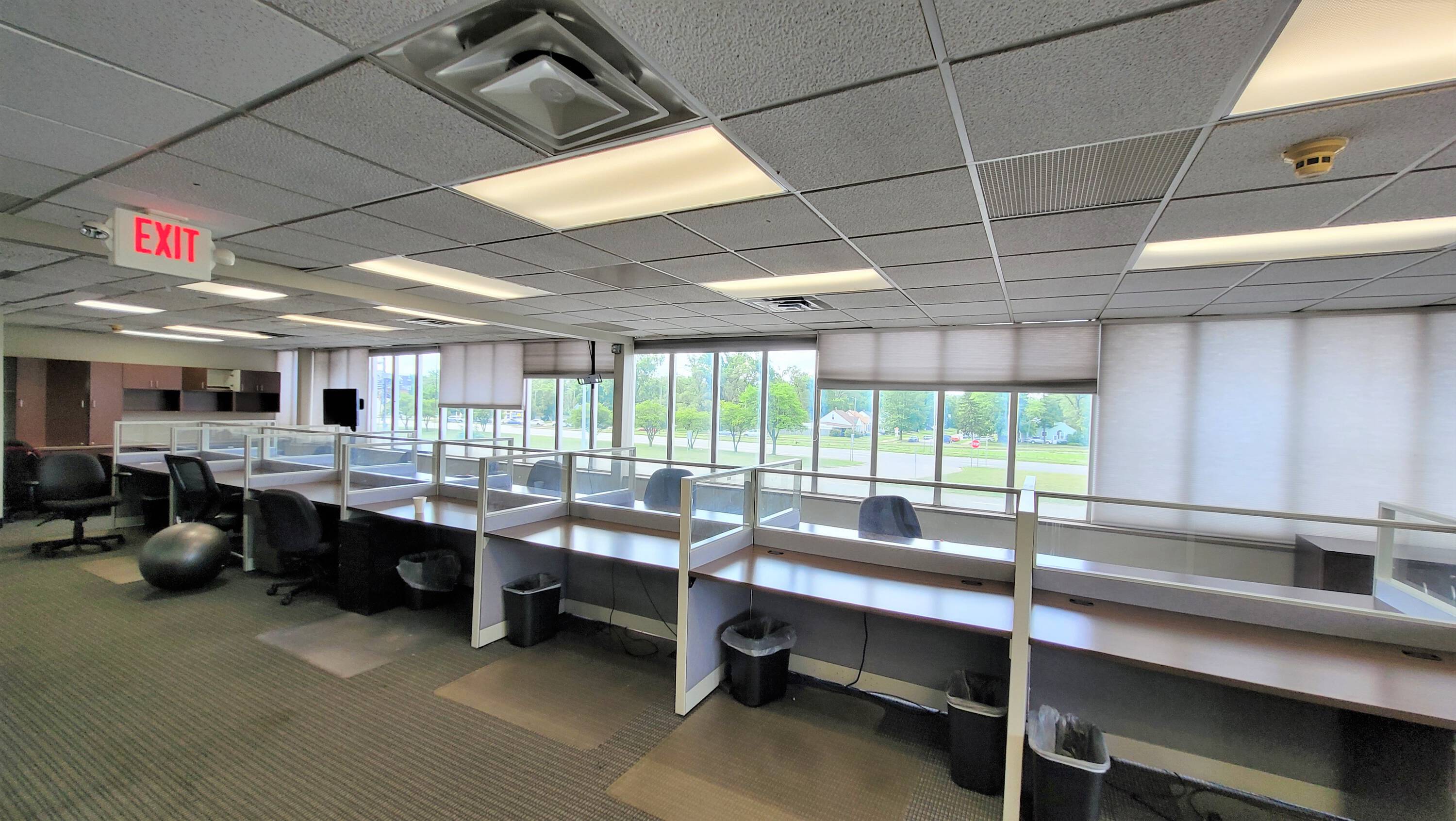 18000 Eight Mile Rd, Southfield, MI 48075