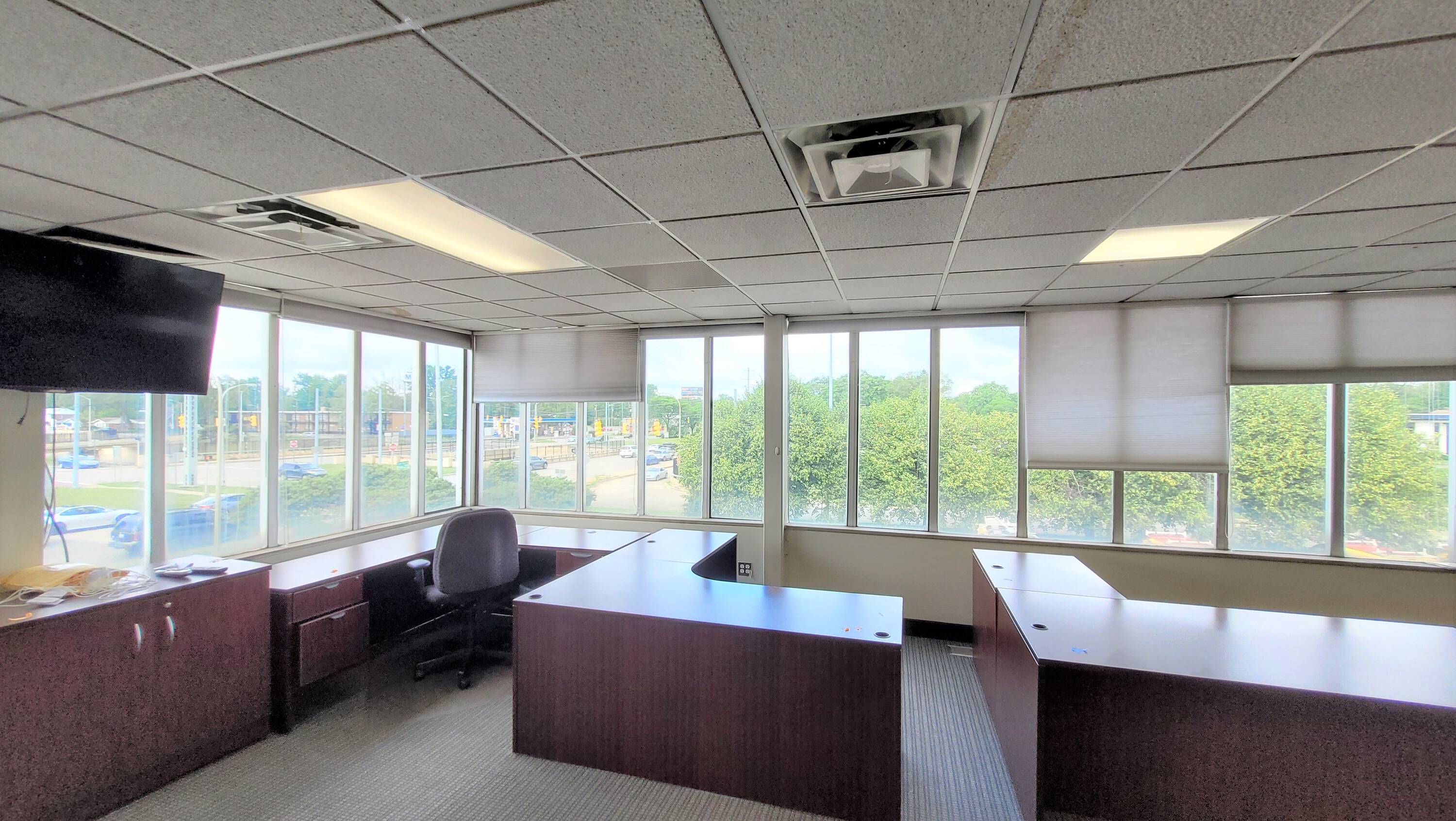 18000 Eight Mile Rd, Southfield, MI 48075