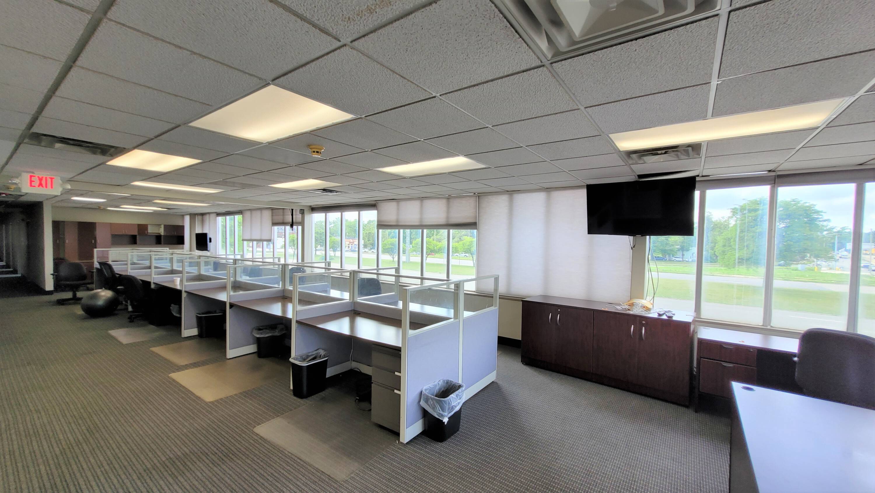 18000 Eight Mile Rd, Southfield, MI 48075