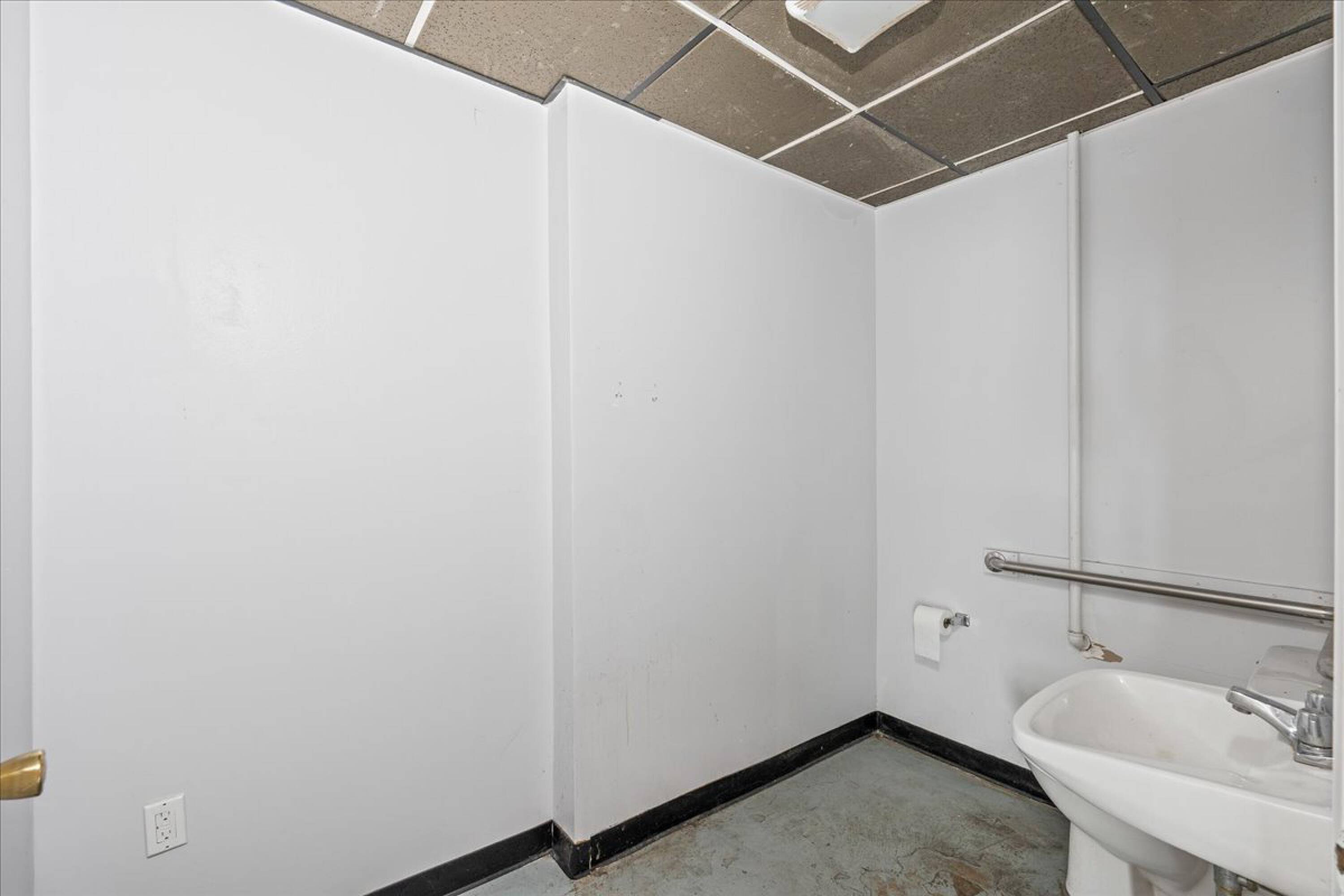 2035 E Market St, Harrisonburg, VA 22801 Retail Space for Lease