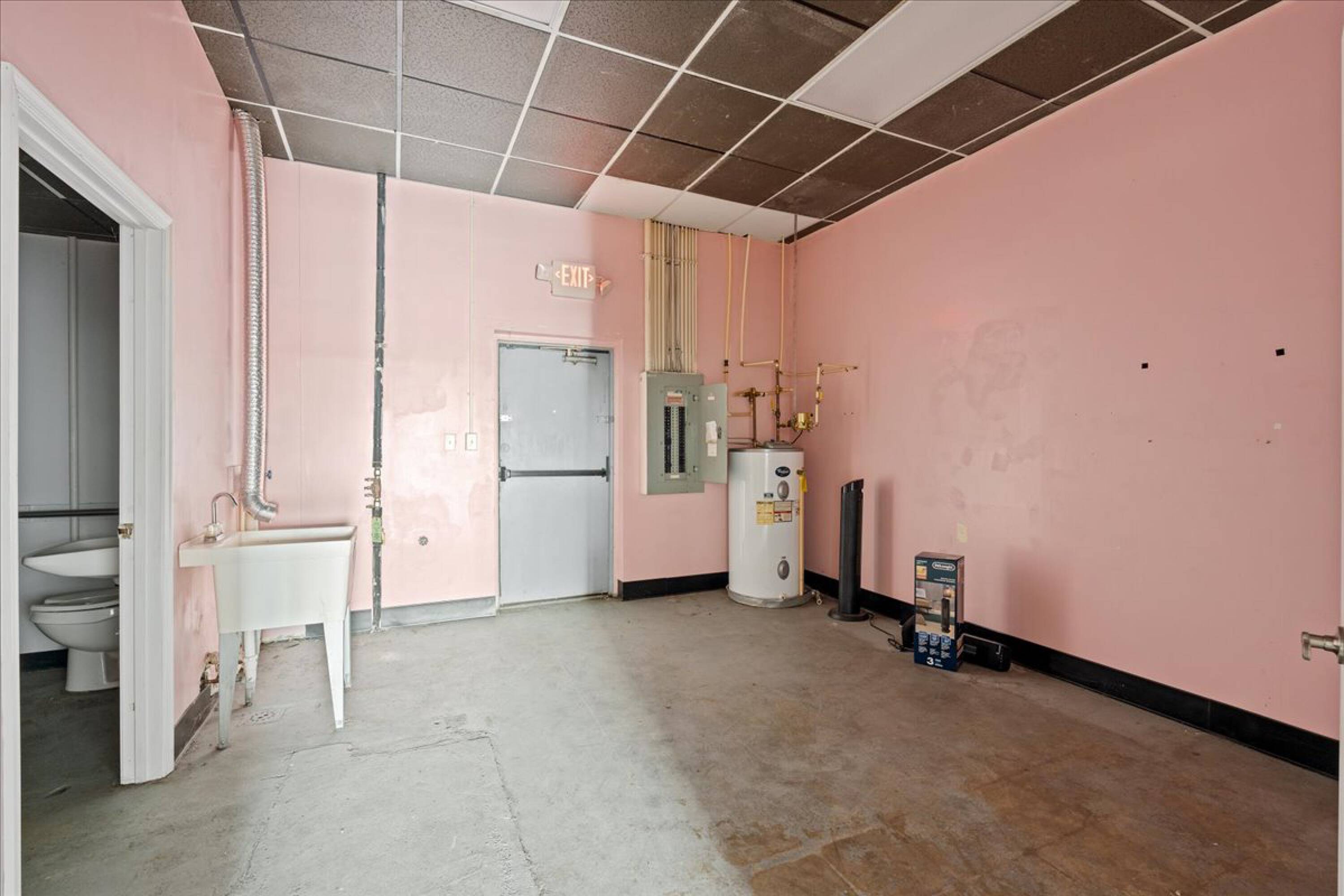 2035 E Market St, Harrisonburg, VA 22801 Retail Space for Lease