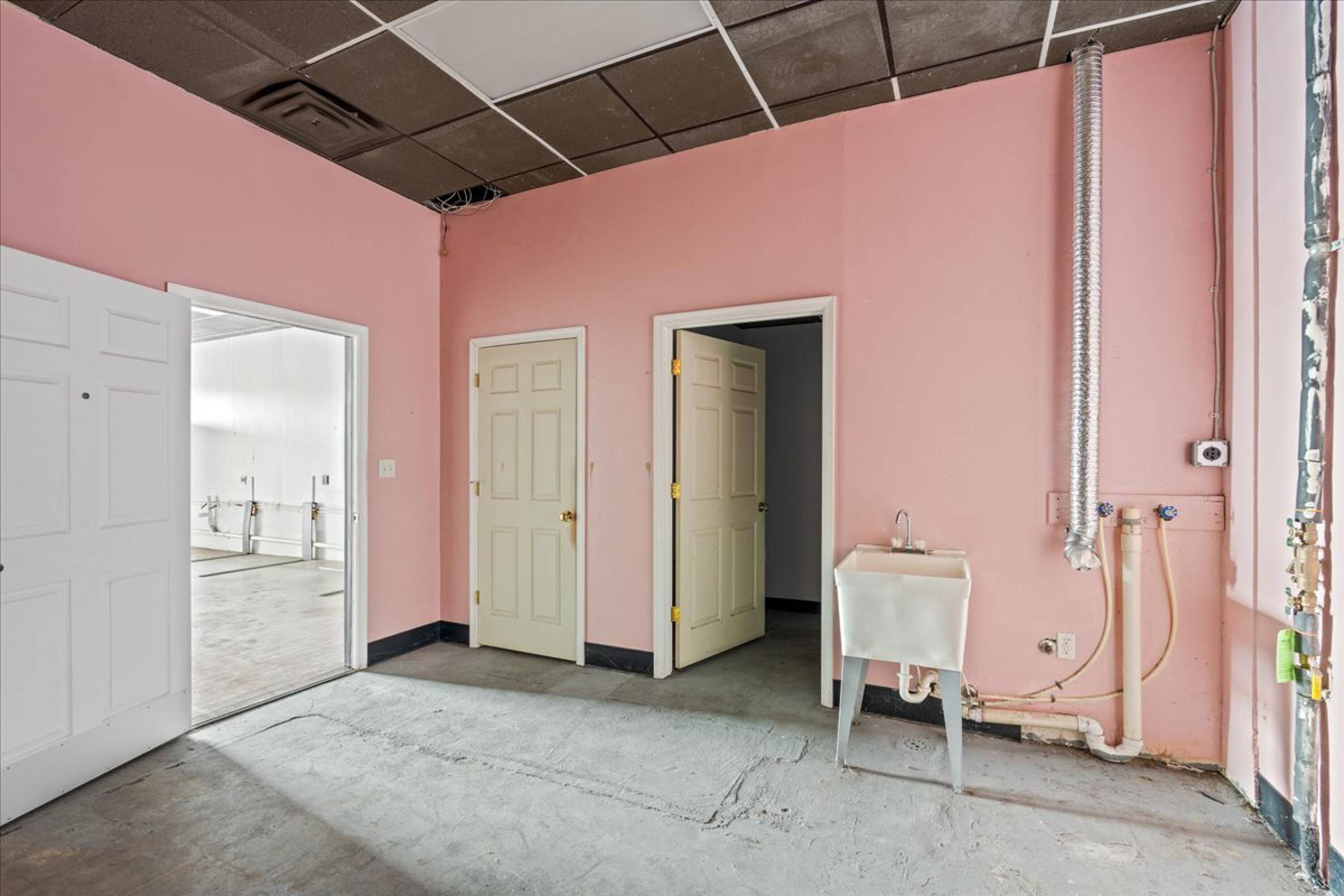 2035 E Market St, Harrisonburg, VA 22801 Retail Space for Lease