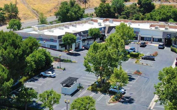 Pictures of Retail, Restaurant property located at 29020 Agoura Rd, Agoura Hills, CA 91301 for lease - image #1