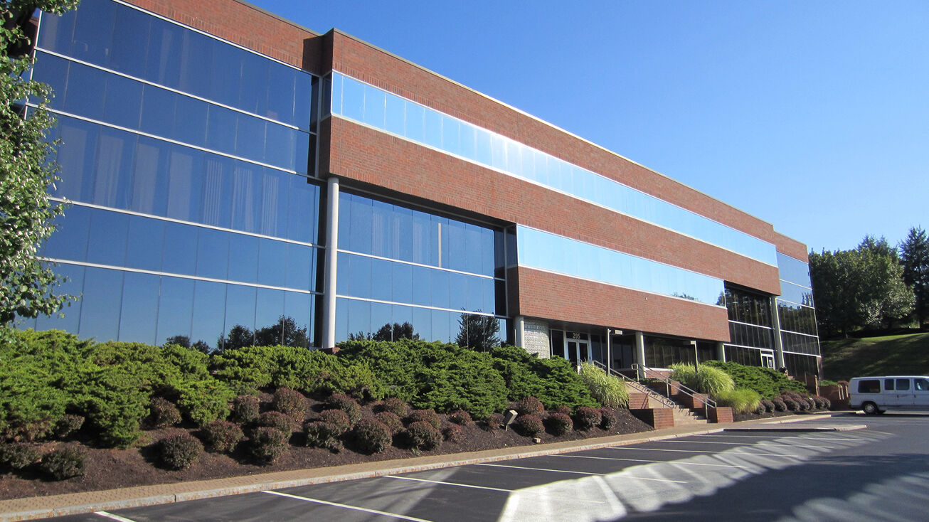 Woodcliff Dr, Fairport, NY 14450